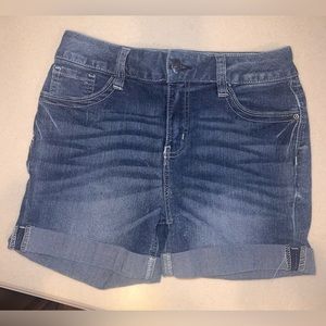 No boundaries, jean shorts, size 9 juniors